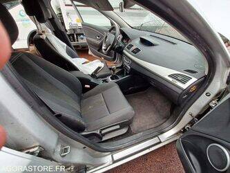 2011-renault-megane-1438602-46378921