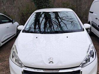 2015-peugeot-208-1438604-46378924