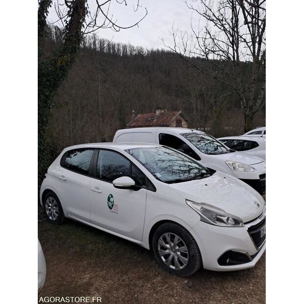 2015 Peugeot 208-46378925