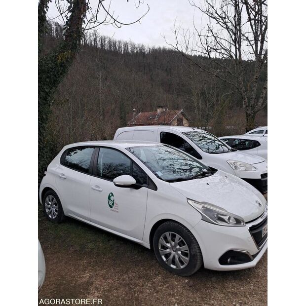 2015 Peugeot 208-46378926