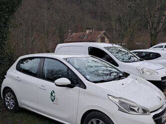 2015-peugeot-208-1438604-46378926