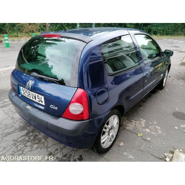 2002 Renault Clio-46378949