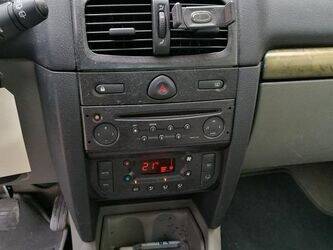 2002-renault-clio-1438621-46378951