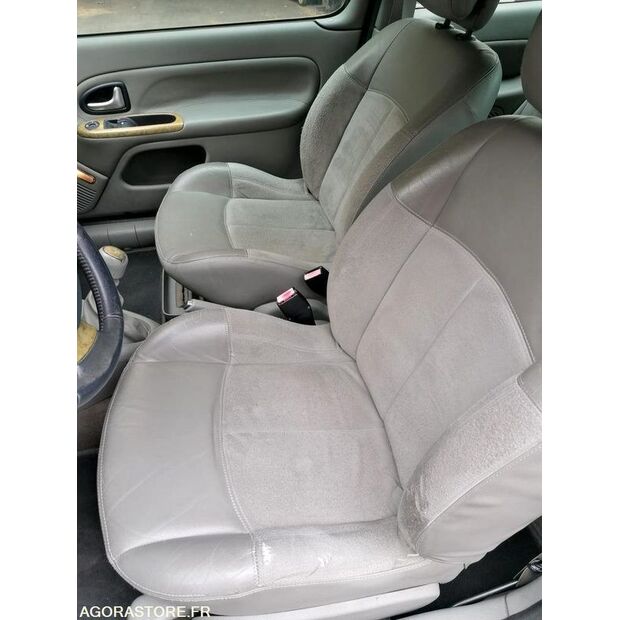 2002 Renault Clio-46378952