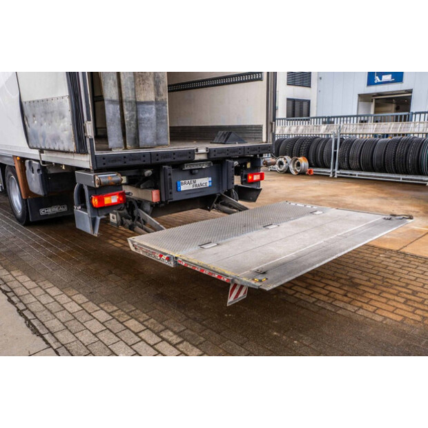 2015 فولفو FE 280-46379094