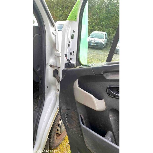 2013 رينو Master-46391682