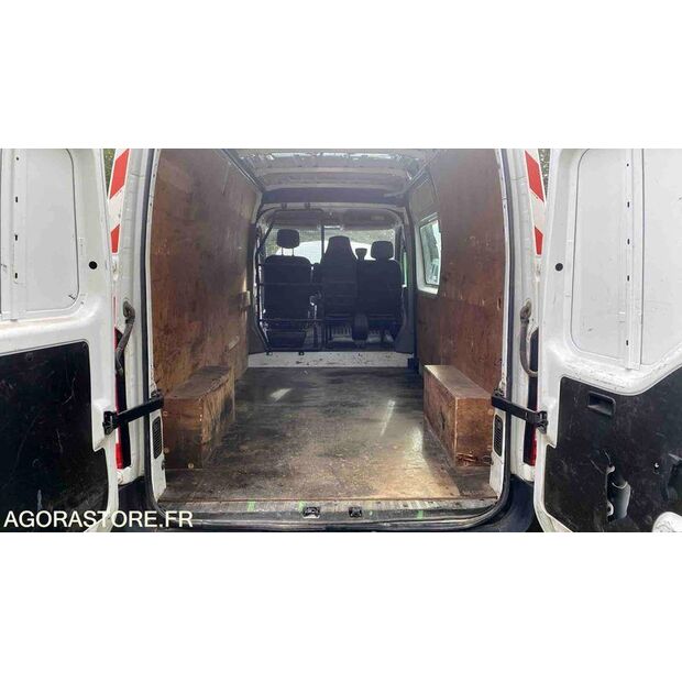 2013 رينو Master-46391694