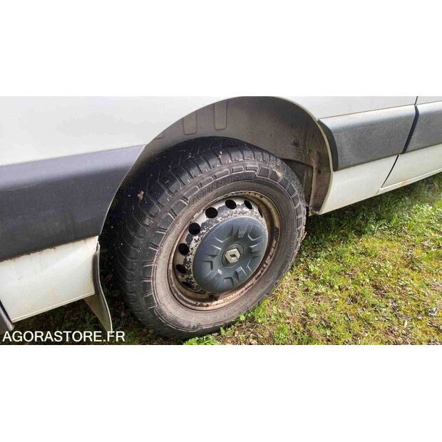 2013 رينو Master-46391702