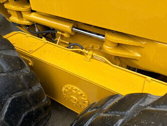 2018-caterpillar-140k-1439057-46392491