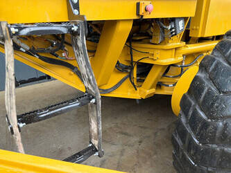 2018-caterpillar-140k-1439057-46392500