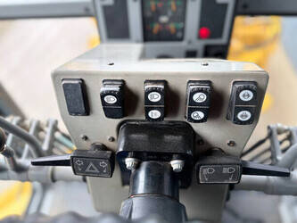 2018-caterpillar-140k-1439057-46392526