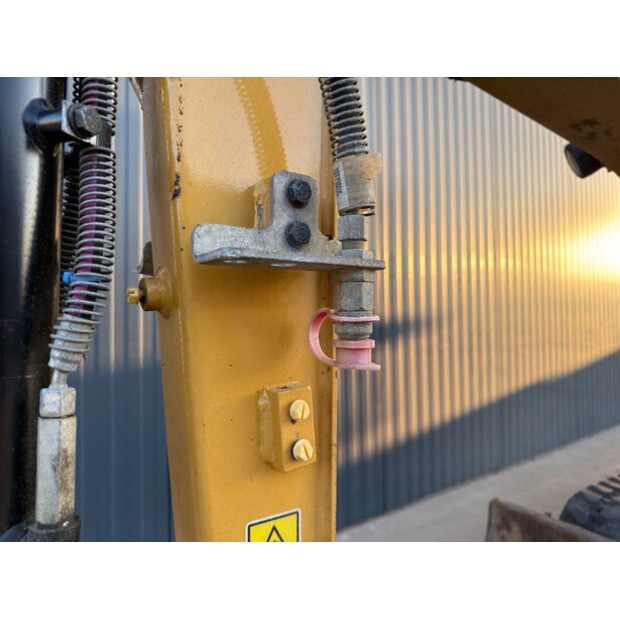 2021 كاتربيلر 301.8-46392574