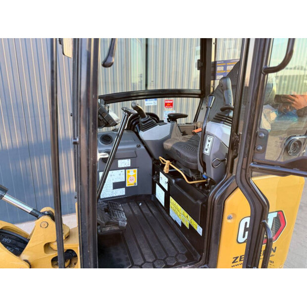 2021 كاتربيلر 301.8-46392592