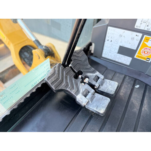 2021 كاتربيلر 301.8-46392594