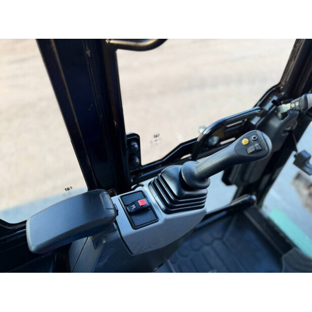 2021 كاتربيلر 301.8-46392595