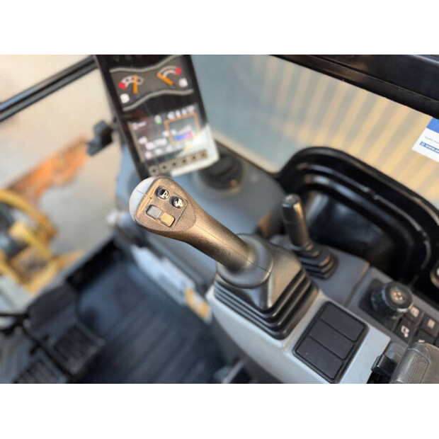 2021 كاتربيلر 301.8-46392597