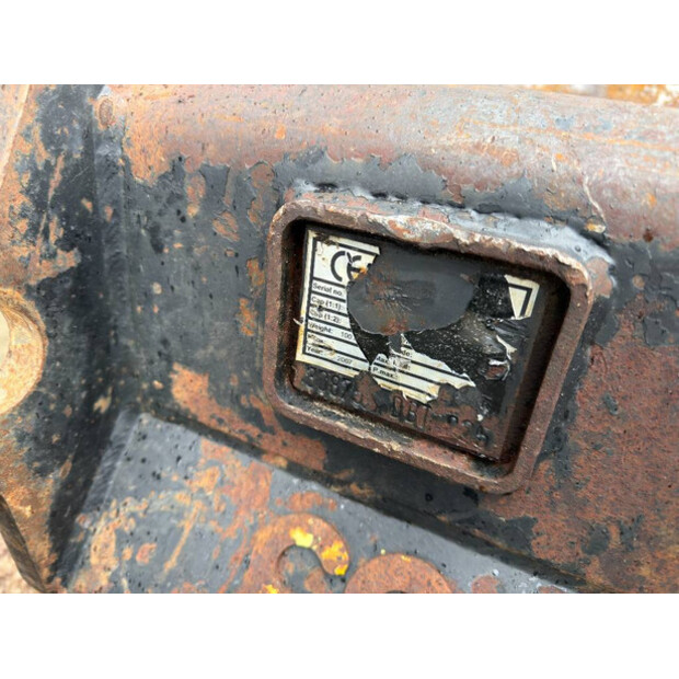 2010 TAKEUCHI TB235-46392620