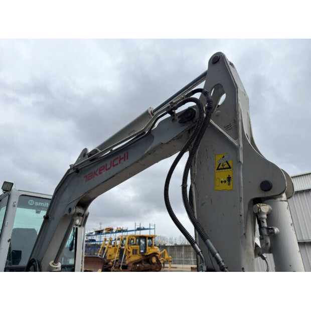 2010 TAKEUCHI TB235-46392623