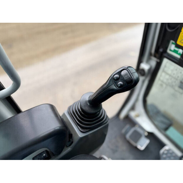 2010 TAKEUCHI TB235-46392636