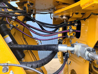 2023-caterpillar-972-14a-4400h-idle-time-original-paint-1439103-46394449