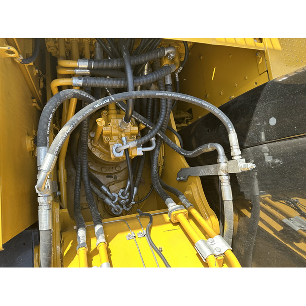 2024 كاتربيلر 320D2L-46406584