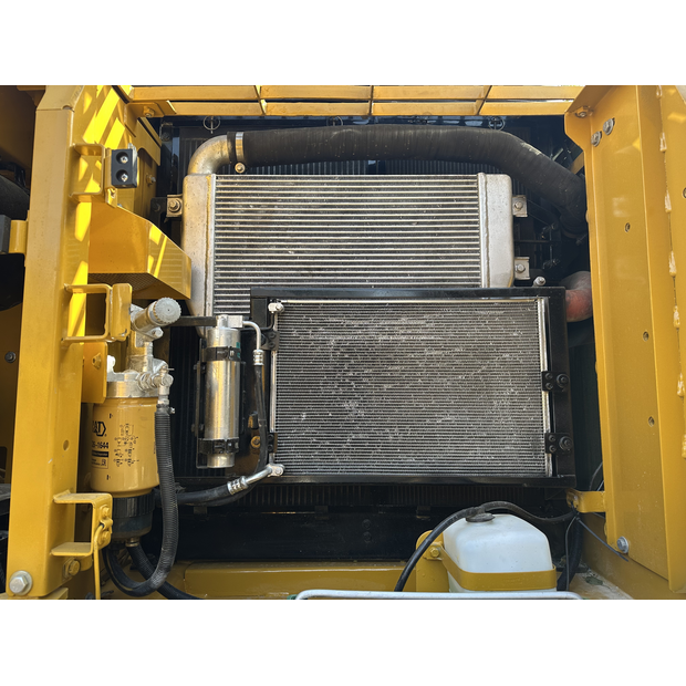 2024 كاتربيلر 320D2L-46406585