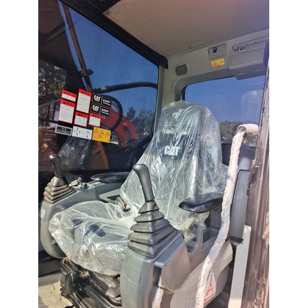 2024 Caterpillar 320D2L-46406672