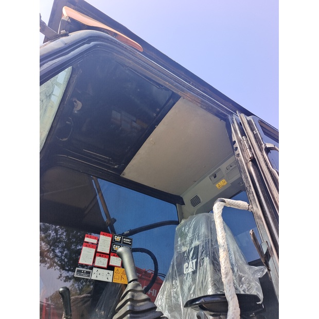 2024 Caterpillar 320D2L-46406673
