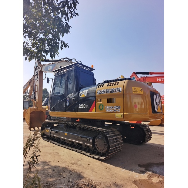 2024 Caterpillar 320D2L-46406676