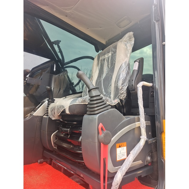 2024 Hyundai 305LC-9T-46406872