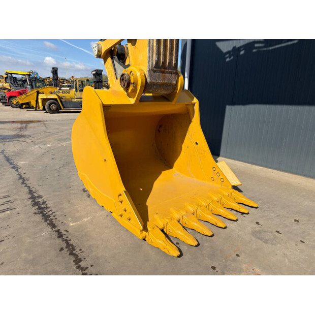 2017 Caterpillar 352F-46408206