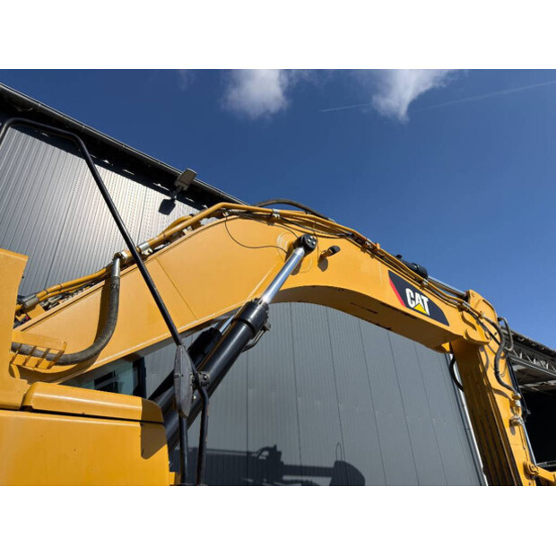 2017 Caterpillar 352F-46408211