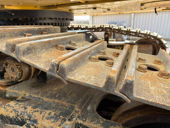 2017-caterpillar-352f-1439170-46408223