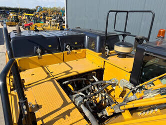 2017-caterpillar-352f-1439170-46408235