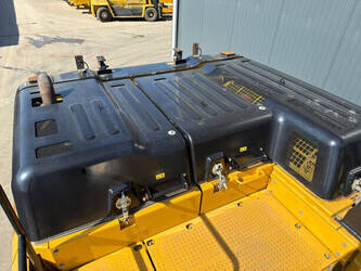 2017-caterpillar-352f-1439170-46408237