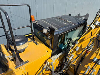 2017-caterpillar-352f-1439170-46408238