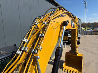 2017-caterpillar-352f-1439170-46408240