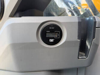 2017-caterpillar-352f-1439170-46408249