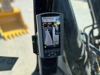 2017-caterpillar-352f-1439170-46408250