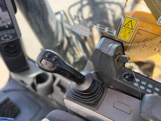 2017-caterpillar-352f-1439170-46408254