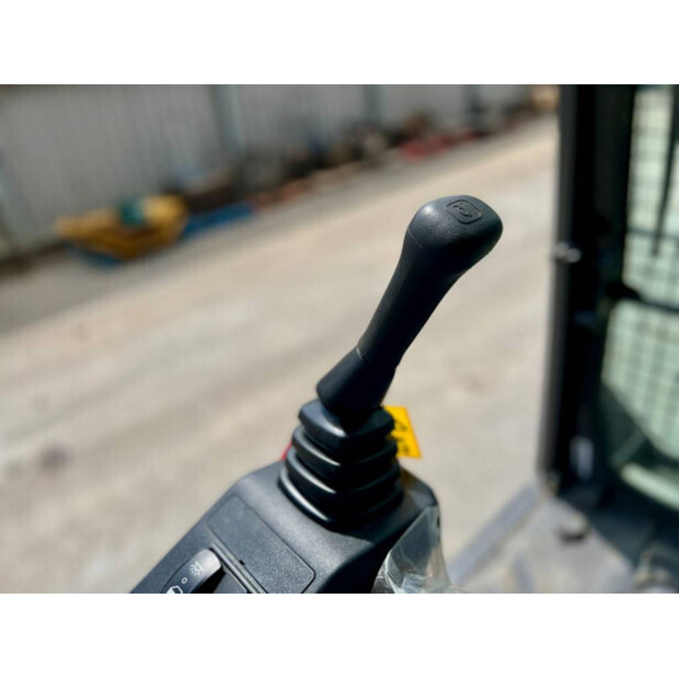 2025 فولفو EC210-46408494