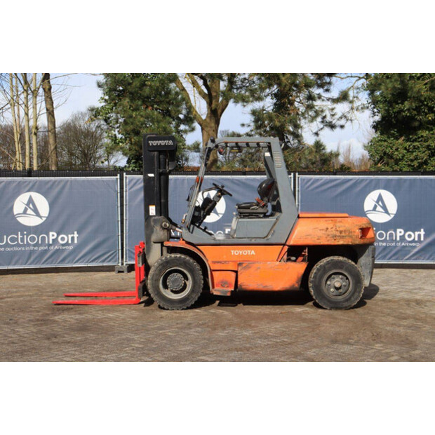 2005 Toyota D70-46409503