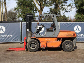 2005-toyota-d70-46409503