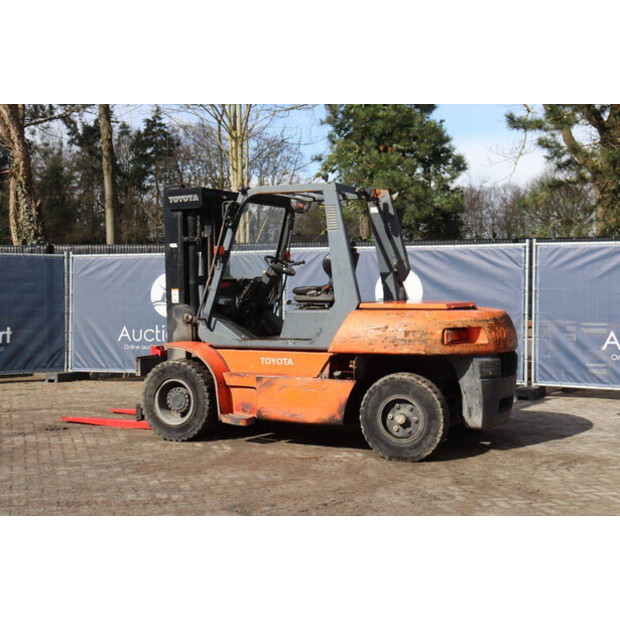 2005 Toyota D70-46409504