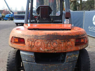 2005-toyota-d70-46409506