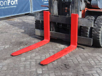 2005-toyota-d70-46409511