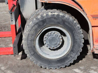 2005-toyota-d70-46409516