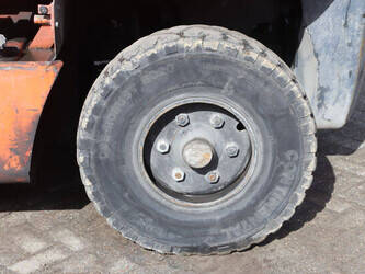 2005-toyota-d70-46409519