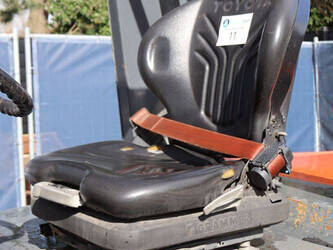 2005-toyota-d70-46409524