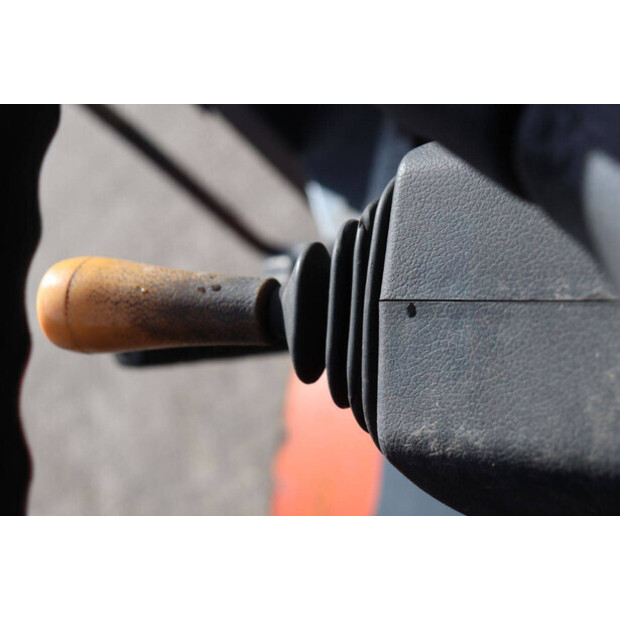 2005 Toyota D70-46409530